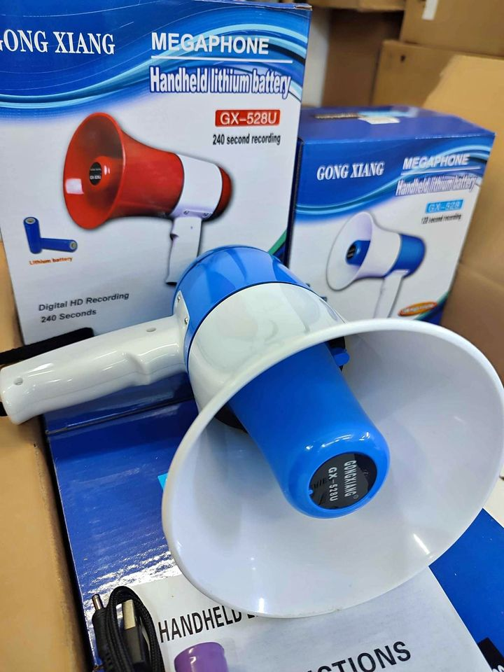 Megafono portatile 35 Watt Power portatile Megafono Altoparlante Bullhorn  microfono sirena integrata USB Registrazione con unità flash 240S Per  qualsiasi sport all'aria aperta ( Color : No battery ) : : Sport